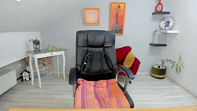 LollaGirl online show from 02/12/25, 07:23