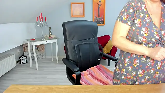 LollaGirl online show from 03/04/25, 04:27