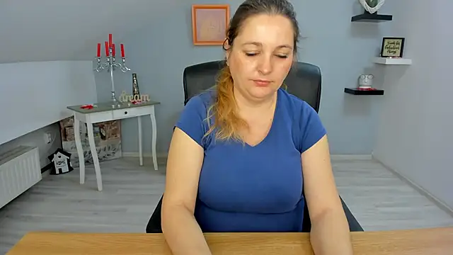 LollaGirl online show from 03/06/25, 04:19