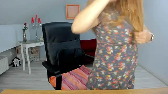 LollaGirl online show from 03/19/25, 04:25