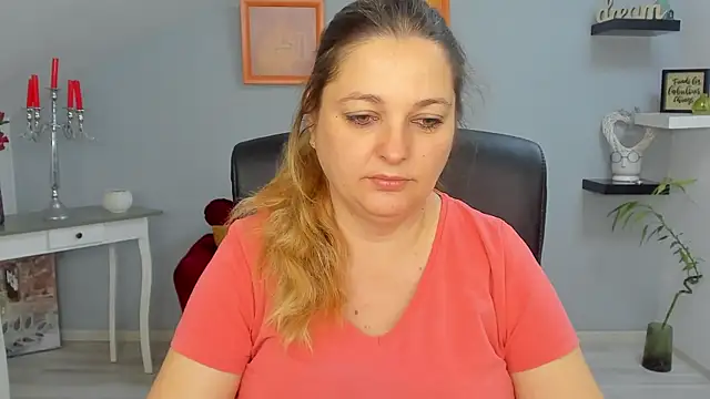 LollaGirl online show from 03/21/25, 04:17