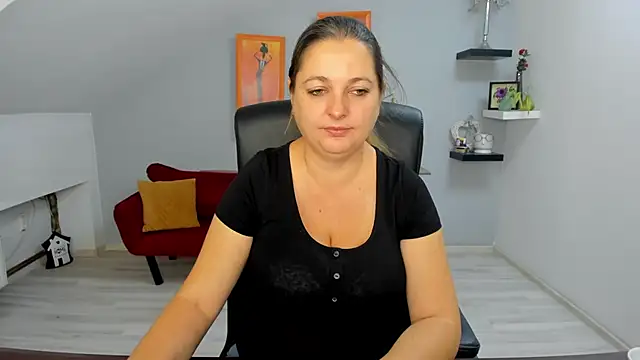 LollaGirl online show from 10/15/25, 03:28