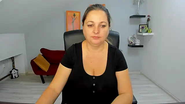 LollaGirl online show from 10/16/25, 03:18