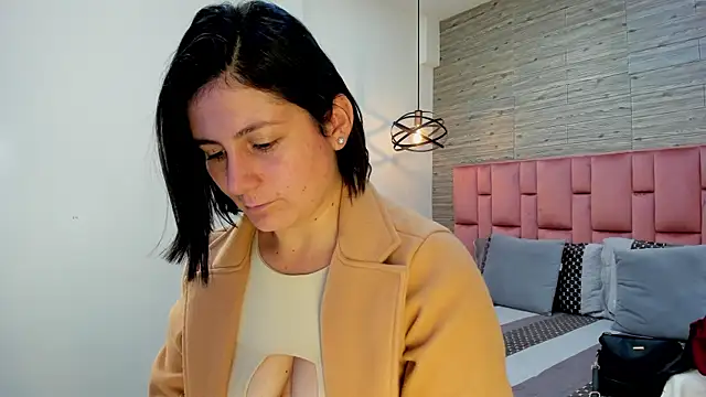 Snapshot of SarahDeyvis chatting on 02/26/25, 02:14 SarahDeyvis online show from 02/26/25, 02:14