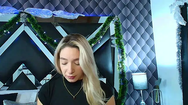 victoriaa lee  online show from 12/04/24, 07:34