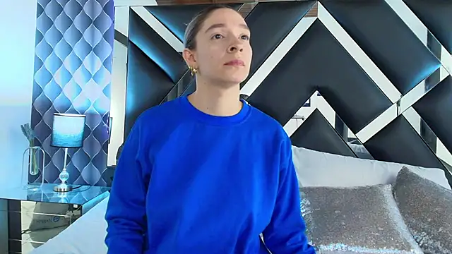 victoriaa lee  online show from 02/05/25, 07:20