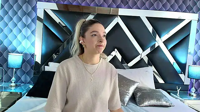 victoriaa lee  online show from 02/20/25, 06:57