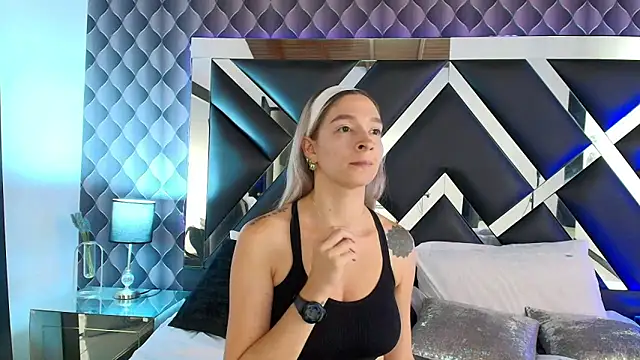 victoriaa lee  online show from 02/24/25, 10:47