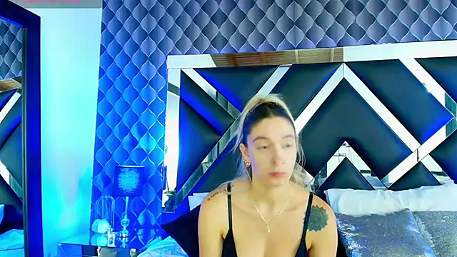 victoriaa lee  online show from 03/11/25, 12:54