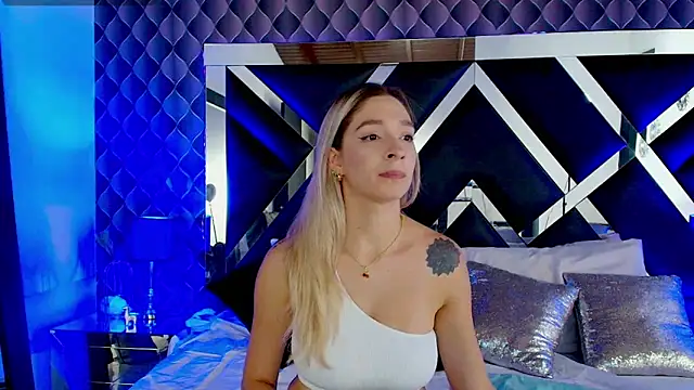 victoriaa lee  online show from 03/11/25, 07:47