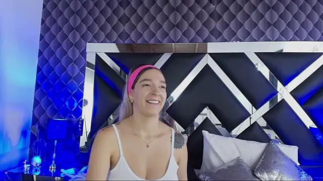 victoriaa lee  online show from 03/20/25, 07:35