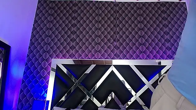 victoriaa lee  online show from 10/25/25, 07:19