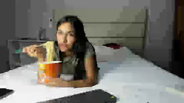 Snapshot of Aurora_Vanir chatting on 12/06/24, 01:18 Aurora Vanir online show from 12/06/24, 01:18