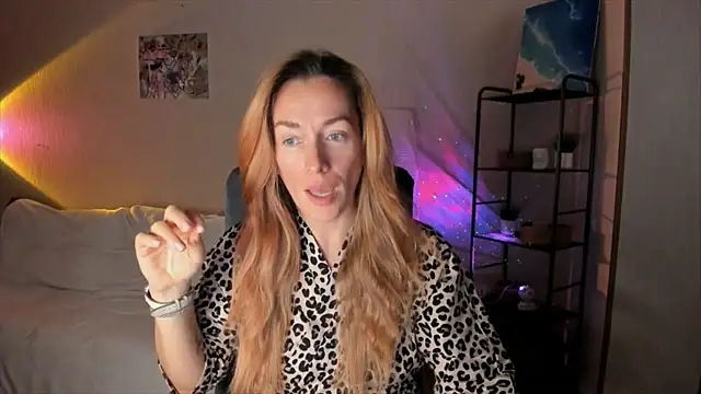 Snapshot of RebeccaMartinez chatting on 10/23/25, 11:31 RebeccaMartinez online show from 10/23/25, 11:31