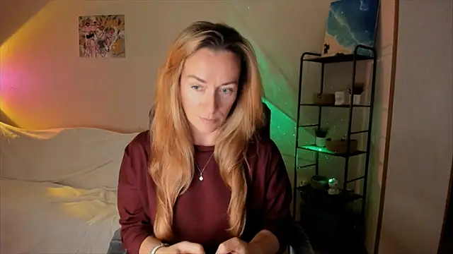 Snapshot of RebeccaMartinez chatting on 10/27/25, 11:25 RebeccaMartinez online show from 10/27/25, 11:25