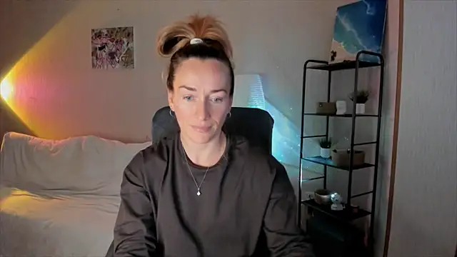 Snapshot of RebeccaMartinez chatting on 11/02/25, 11:23 RebeccaMartinez online show from 11/02/25, 11:23