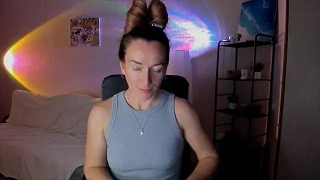 Snapshot of RebeccaMartinez chatting on 11/04/25, 12:48 RebeccaMartinez online show from 11/04/25, 12:48