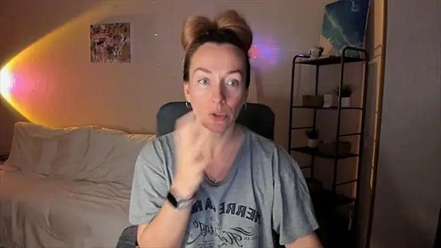 Snapshot of RebeccaMartinez chatting on 11/08/25, 10:48 RebeccaMartinez online show from 11/08/25, 10:48