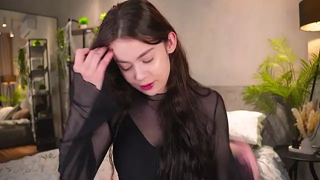 AuroraMari online show from 11/12/25, 11:14