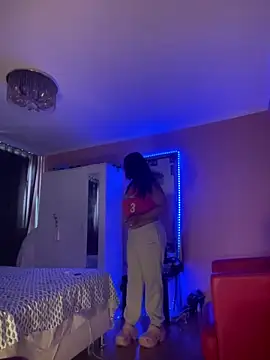 Snapshot of sophiahot_thick chatting on 09/17/25, 11:01 sophiahot thick online show from 09/17/25, 11:01