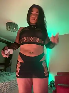 Snapshot of sophiahot_thick chatting on 09/19/25, 12:34 sophiahot thick online show from 09/19/25, 12:34