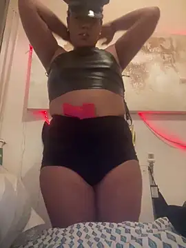 Snapshot of sophiahot_thick chatting on 09/26/25, 12:47 sophiahot thick online show from 09/26/25, 12:47