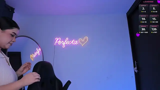 Snapshot of daniela_hornny chatting on 09/16/25, 04:02 daniela hornny online show from 09/16/25, 04:02