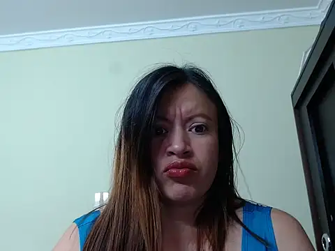 Snapshot of emilysamantha_8 chatting on 11/21/25, 08:07 emilysamantha 8 online show from 11/21/25, 08:07