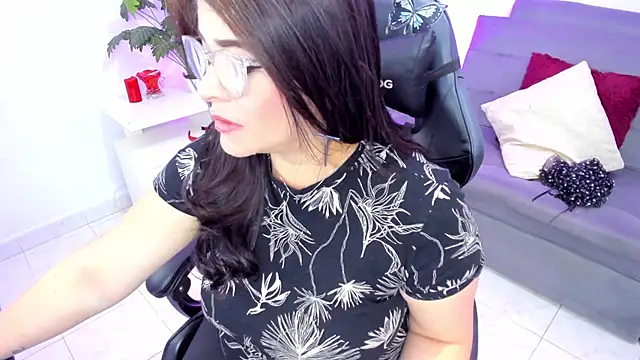 Snapshot of BellaFlaming chatting on 02/10/25, 12:50 BellaFlaming online show from 02/10/25, 12:50