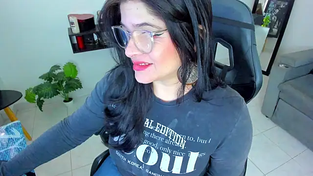 Snapshot of BellaFlaming chatting on 09/13/25, 12:05 BellaFlaming online show from 09/13/25, 12:05