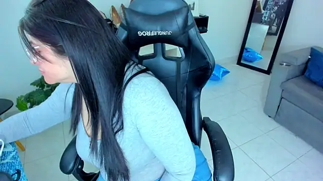 Snapshot of BellaFlaming chatting on 09/17/25, 10:39 BellaFlaming online show from 09/17/25, 10:39