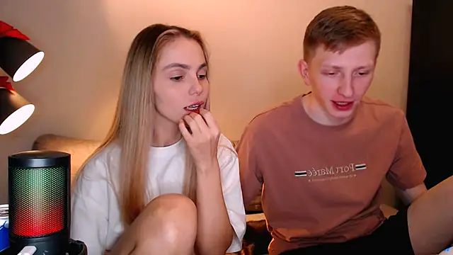 juliaanddima online show from 11/09/25, 10:30