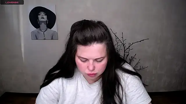 Emily Mo online show from 09/13/25, 05:40