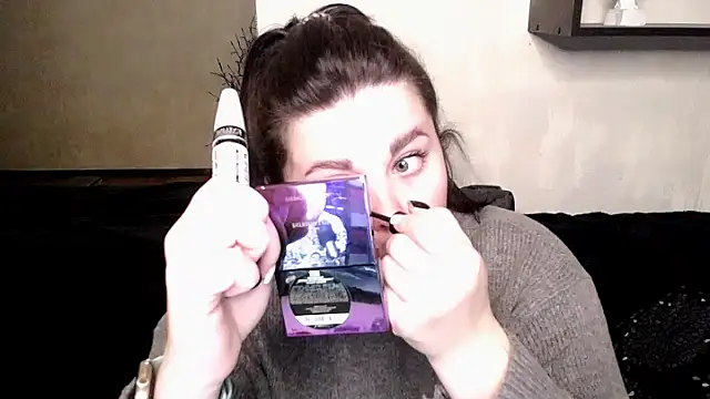 Emily Mo online show from 10/25/25, 05:37