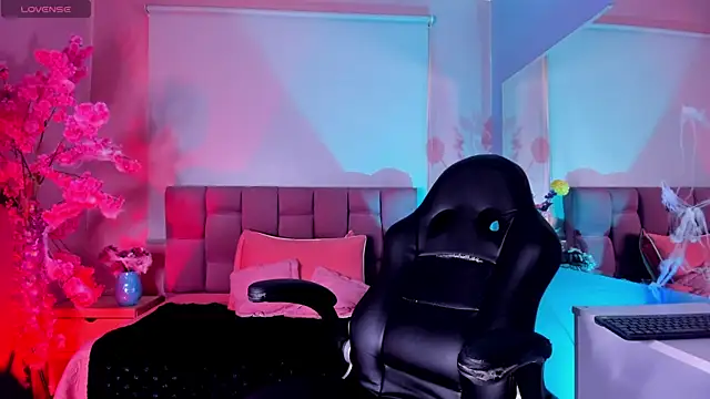 mia thompsonn  online show from 10/31/25, 03:13