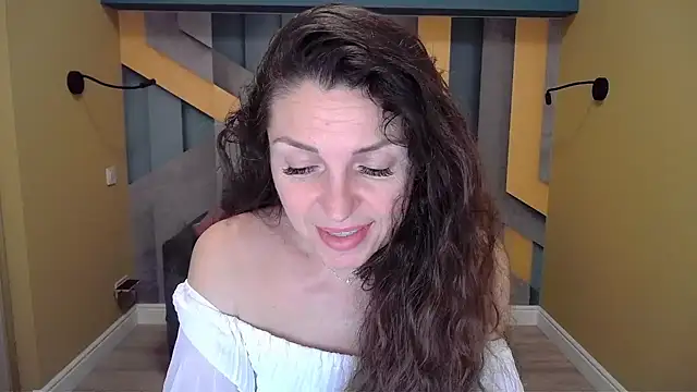 Snapshot of EllaLong chatting on 12/15/24, 12:28 EllaLong online show from 12/15/24, 12:28