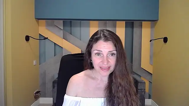 Snapshot of EllaLong chatting on 01/07/25, 03:33 EllaLong online show from 01/07/25, 03:33