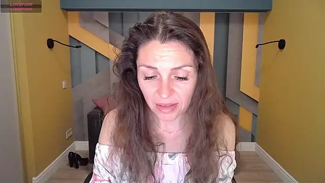 Snapshot of EllaLong chatting on 02/02/25, 03:39 EllaLong online show from 02/02/25, 03:39