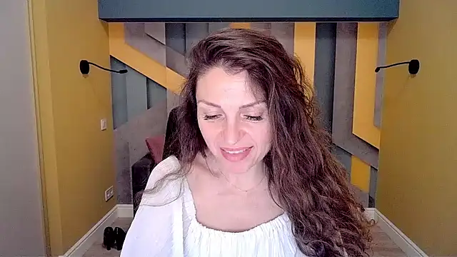 Snapshot of EllaLong chatting on 02/15/25, 03:50 EllaLong online show from 02/15/25, 03:50