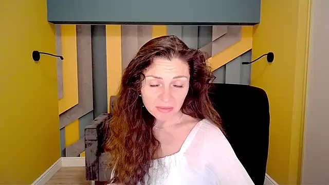 Snapshot of EllaLong chatting on 02/23/25, 12:27 EllaLong online show from 02/23/25, 12:27