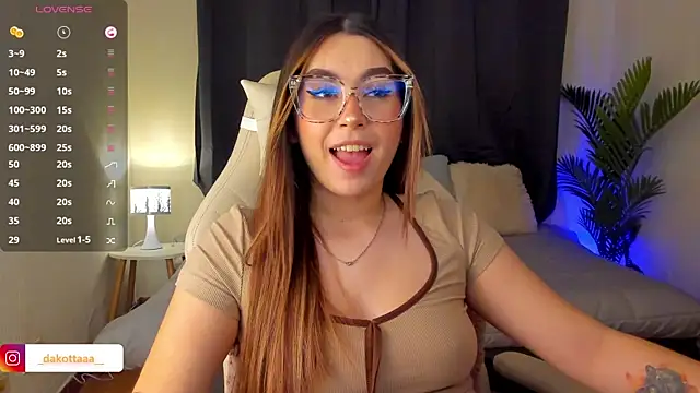 dakottaa  online show from 10/11/25, 11:03