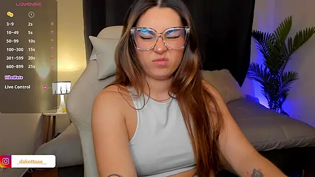 dakottaa  online show from 11/13/25, 11:36