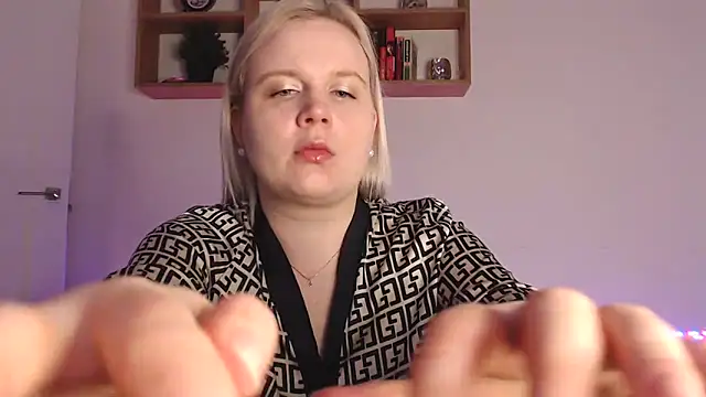 Karolina love  online show from 10/25/25, 05:19