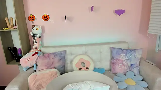 tinysara online show from 10/09/25, 04:27