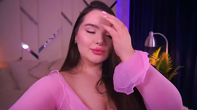 Snapshot of CuteAmberr chatting on 10/27/25, 12:04 CuteAmberr online show from 10/27/25, 12:04