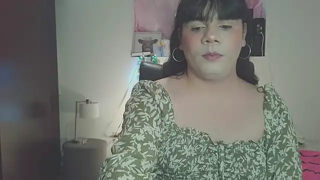 Snapshot of Violetacam_05 chatting on 01/19/25, 05:15 Violetacam 05 online show from 01/19/25, 05:15