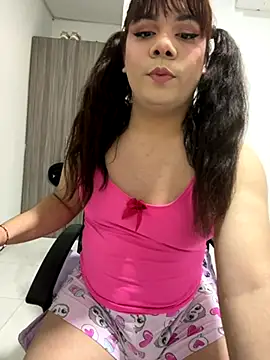 Snapshot of Violetacam_05 chatting on 09/22/25, 03:47 Violetacam 05 online show from 09/22/25, 03:47
