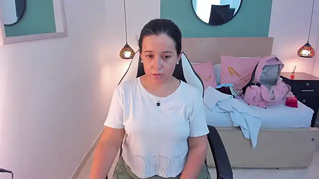 izaro22 online show from 12/06/24, 07:23