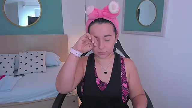 izaro22 online show from 03/22/25, 12:14