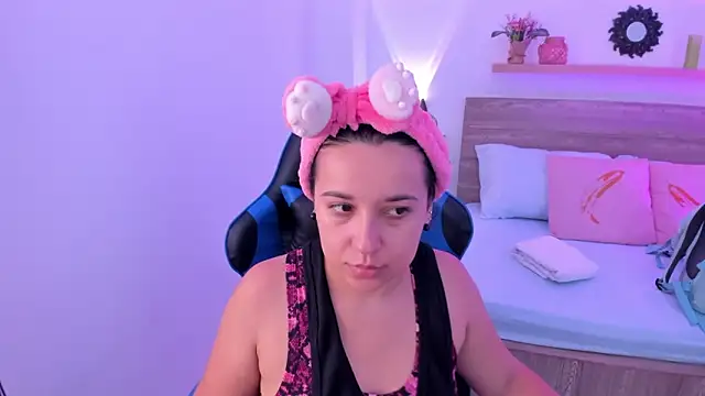 izaro22 online show from 09/29/25, 12:54